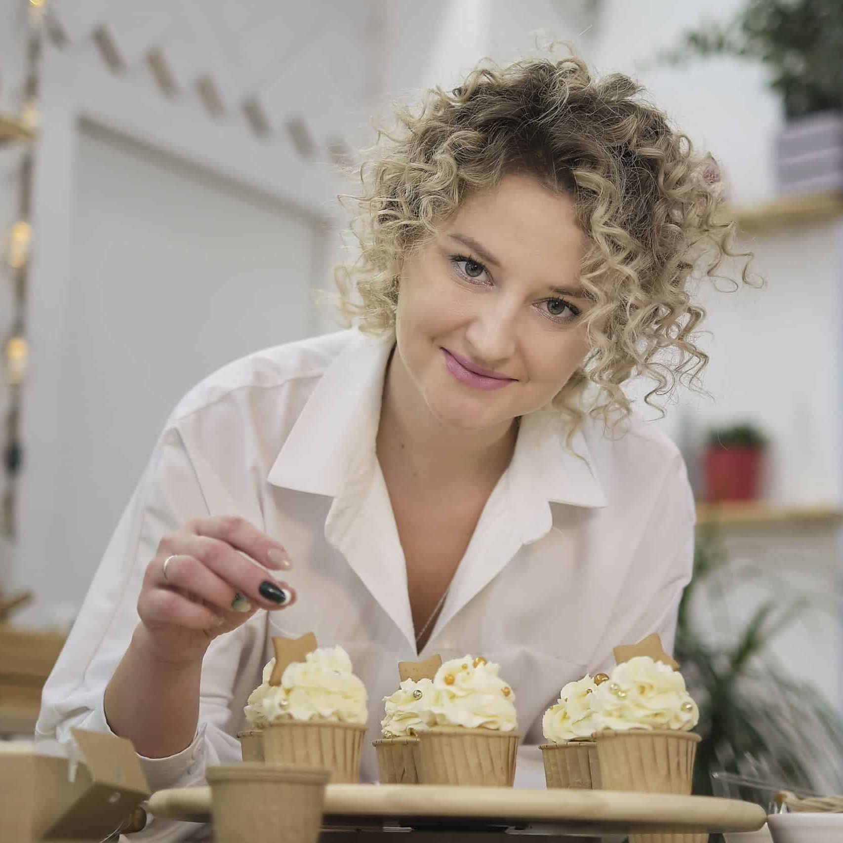 confectioner-squeezes-out-a-white-cream-in-the-for-2025-02-21-21-37-07-utc (1)